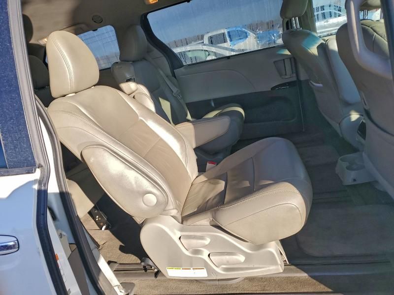 2015 Toyota Sienna xle