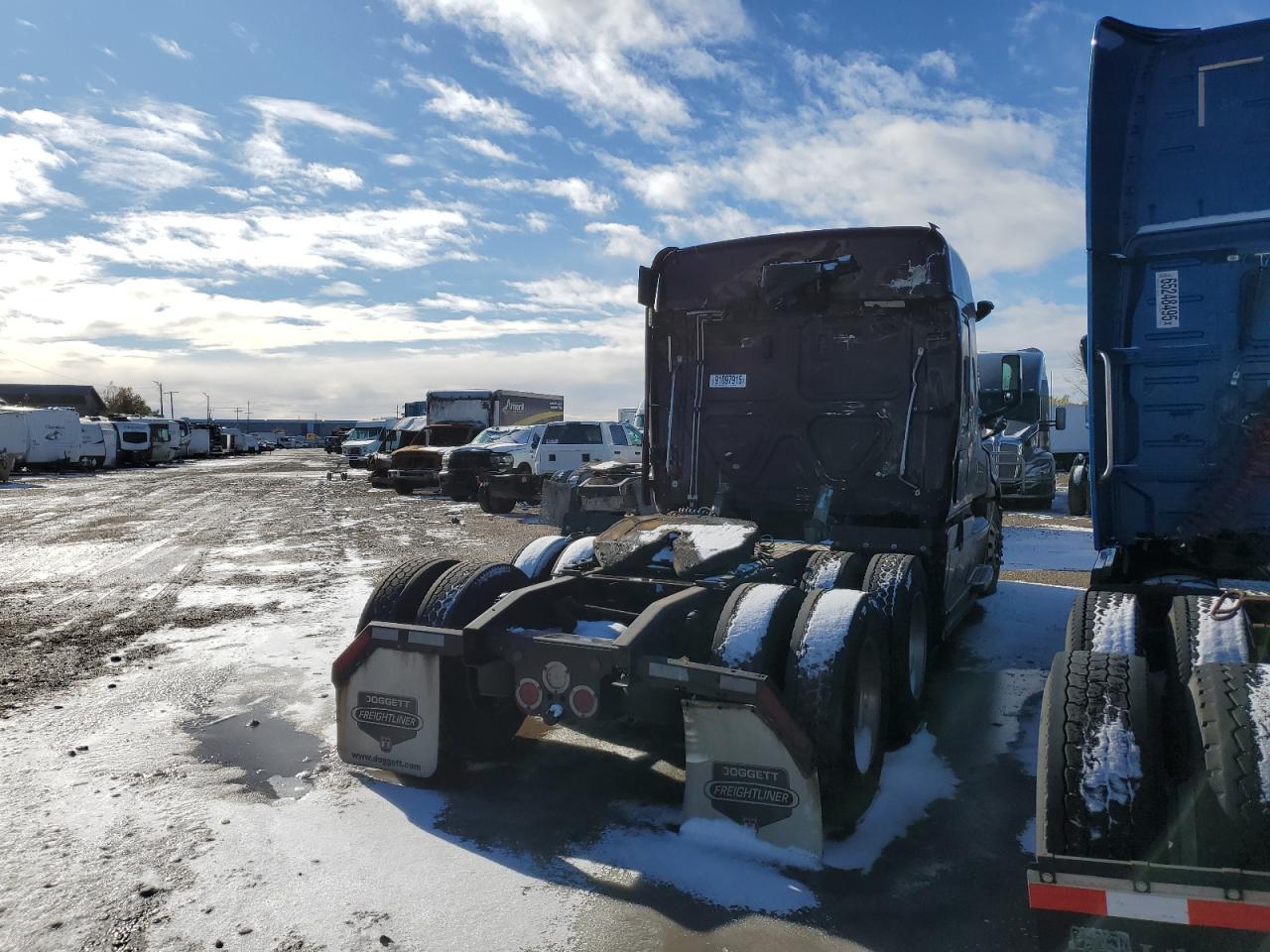 2020 Freigliner 2020 Freightliner Cascadia 126 Semi Truck