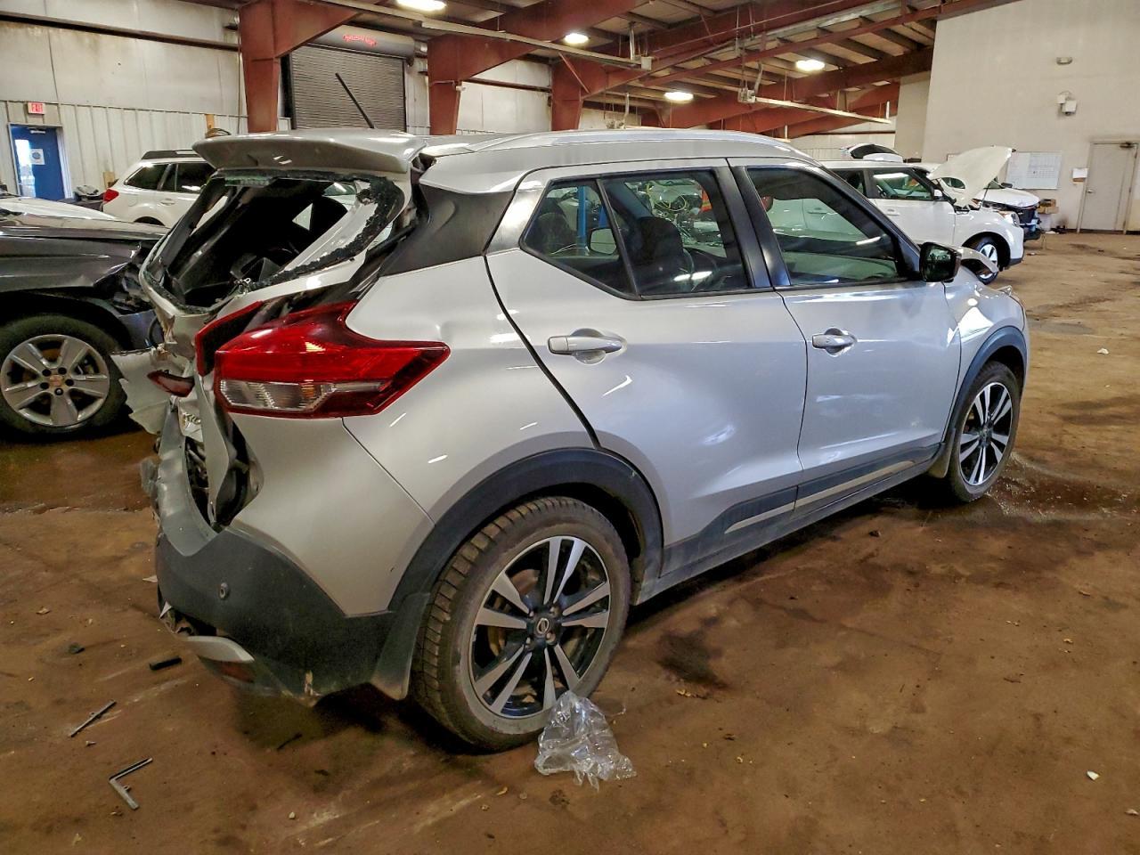 2020 Nissan Kicks sr
