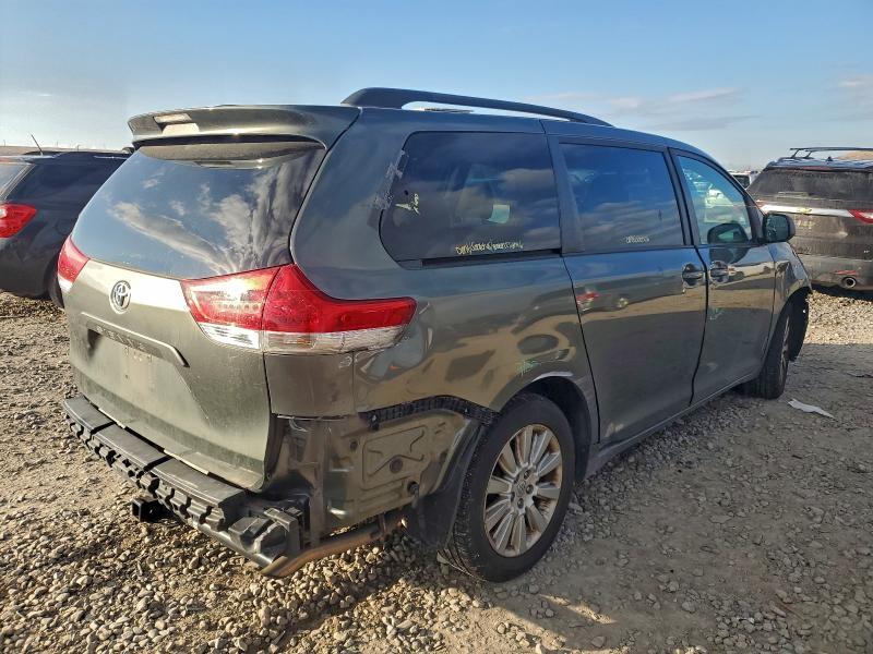 2011 Toyota Sienna le