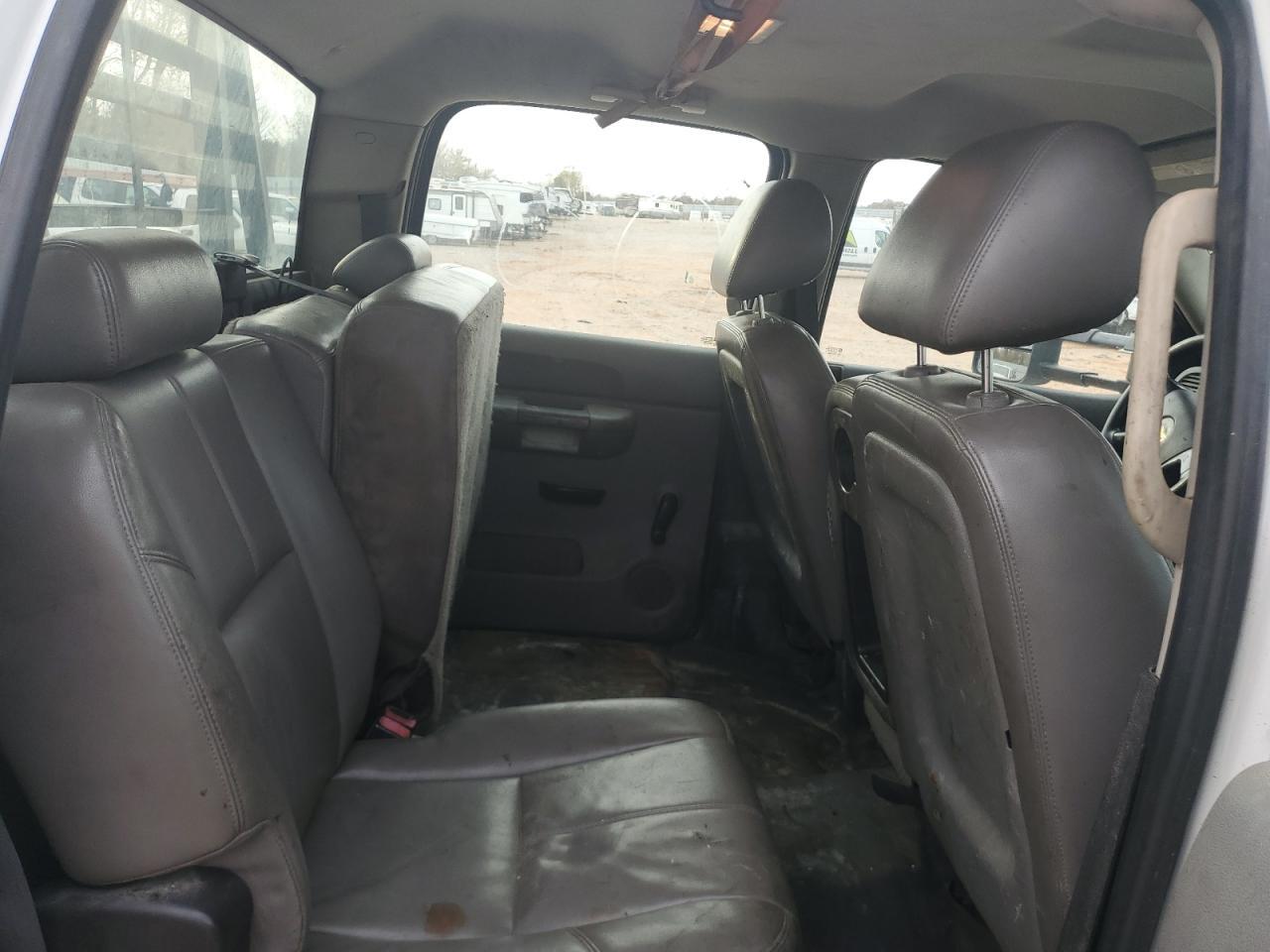 2011 Chevrolet Silverado Flatbed Truck