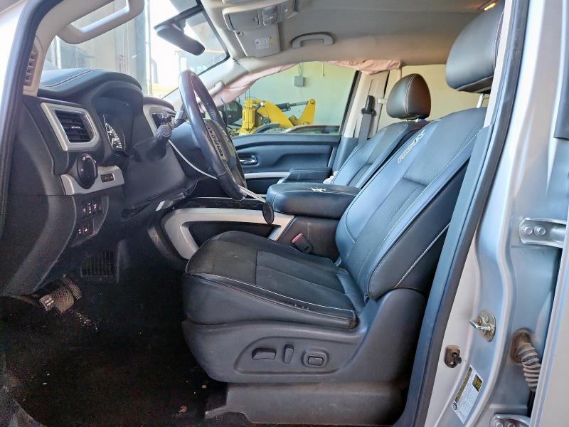 2017 Nissan Titan sv