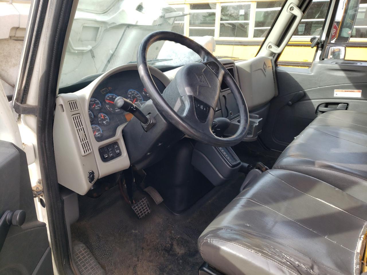 2015 International 4300 box Truck
