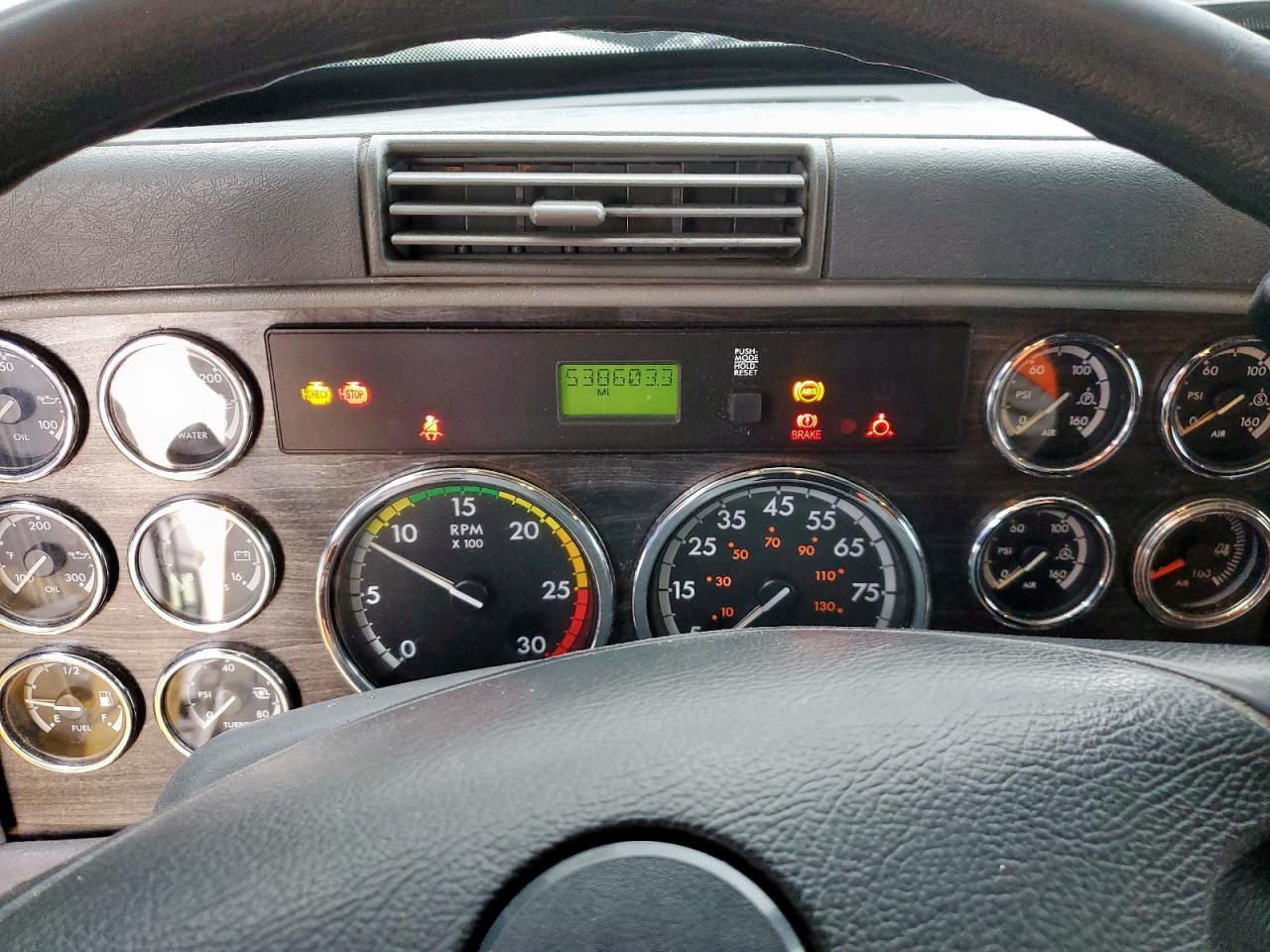 2018 Freigliner 2018 Freightliner Columbia Semi Truck