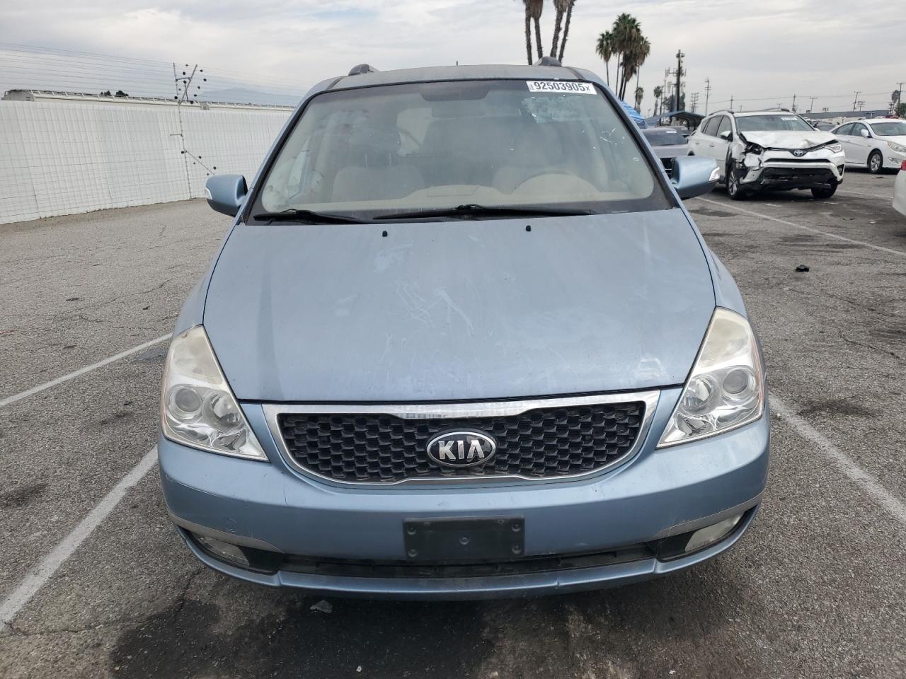 2014 KIA Sedona lx