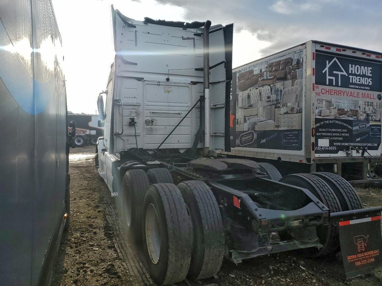2017 Volvo VNL Semi Truck