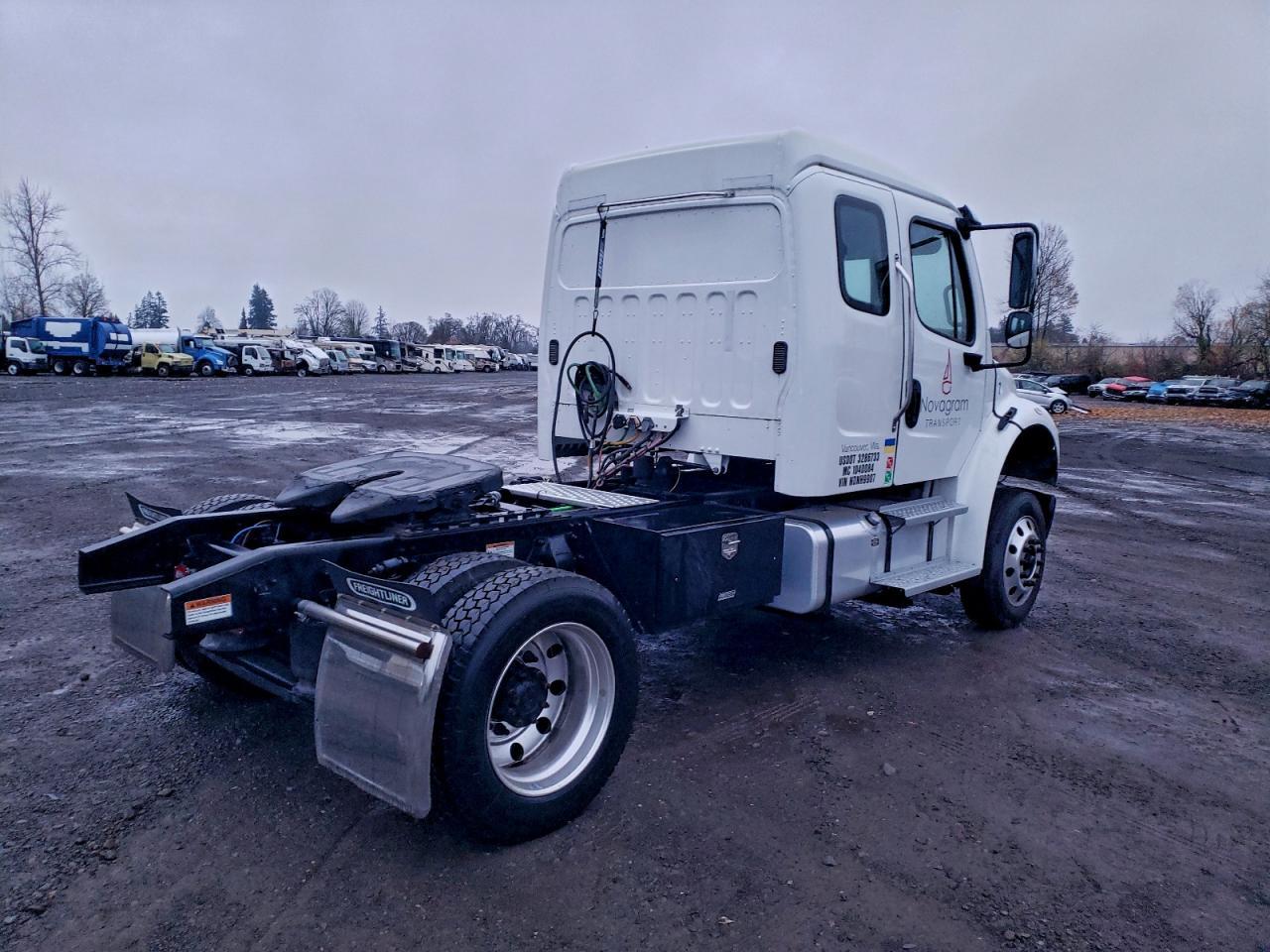 2022 Freightliner Business Class M2 Semi Truck