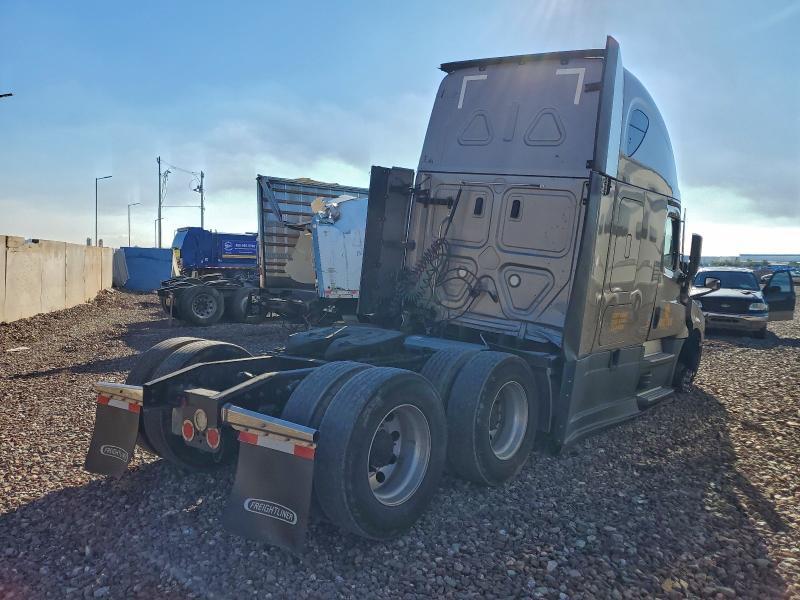 2022 Freigliner Cascadia 126