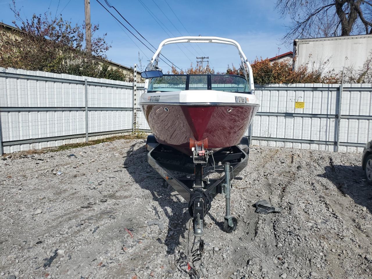 2013 Epic Wake Boat