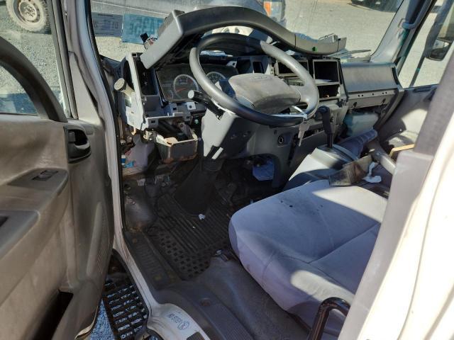 2017 Isuzu NRR BOX Truck