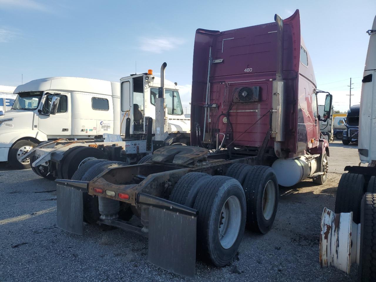 2005 Volvo VNL Semi Truck