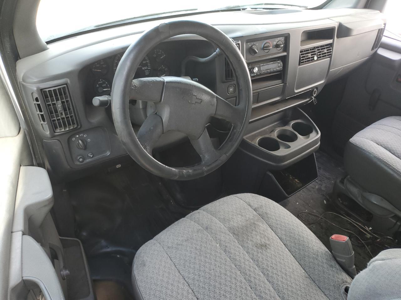 2003 Chevrolet Express BOX Truck