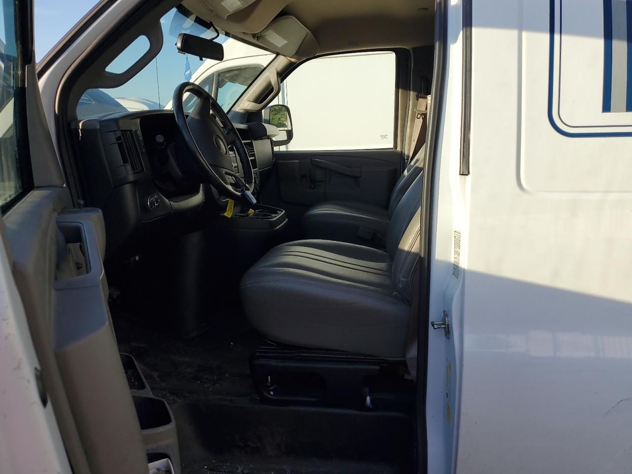 2023 GMC Savana G2500 Delivery Van