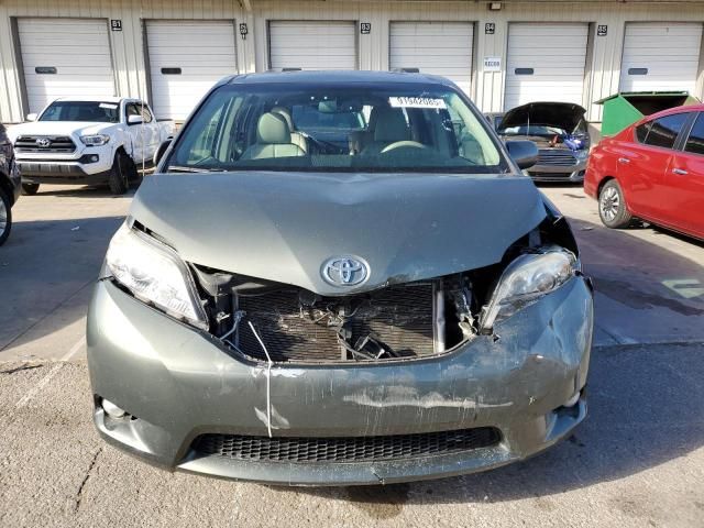 2011 Toyota Sienna xle