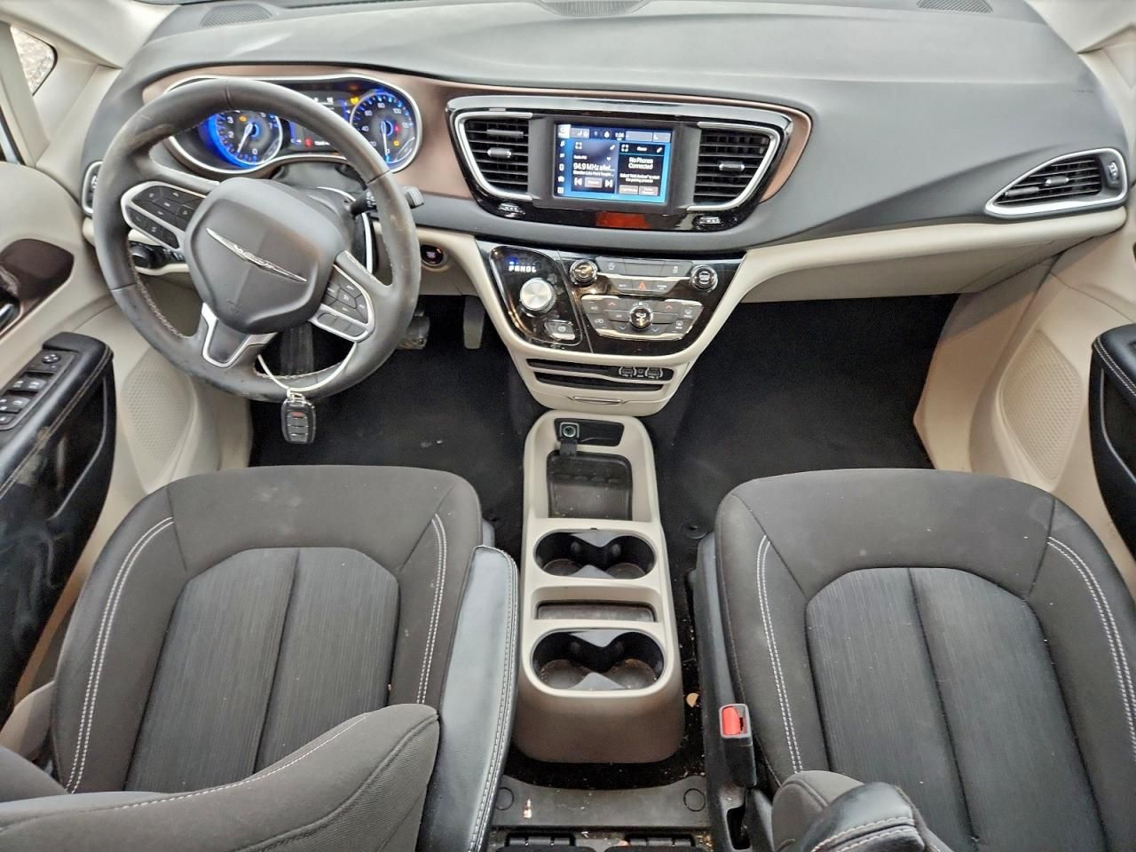 2023 Chrysler Voyager lx