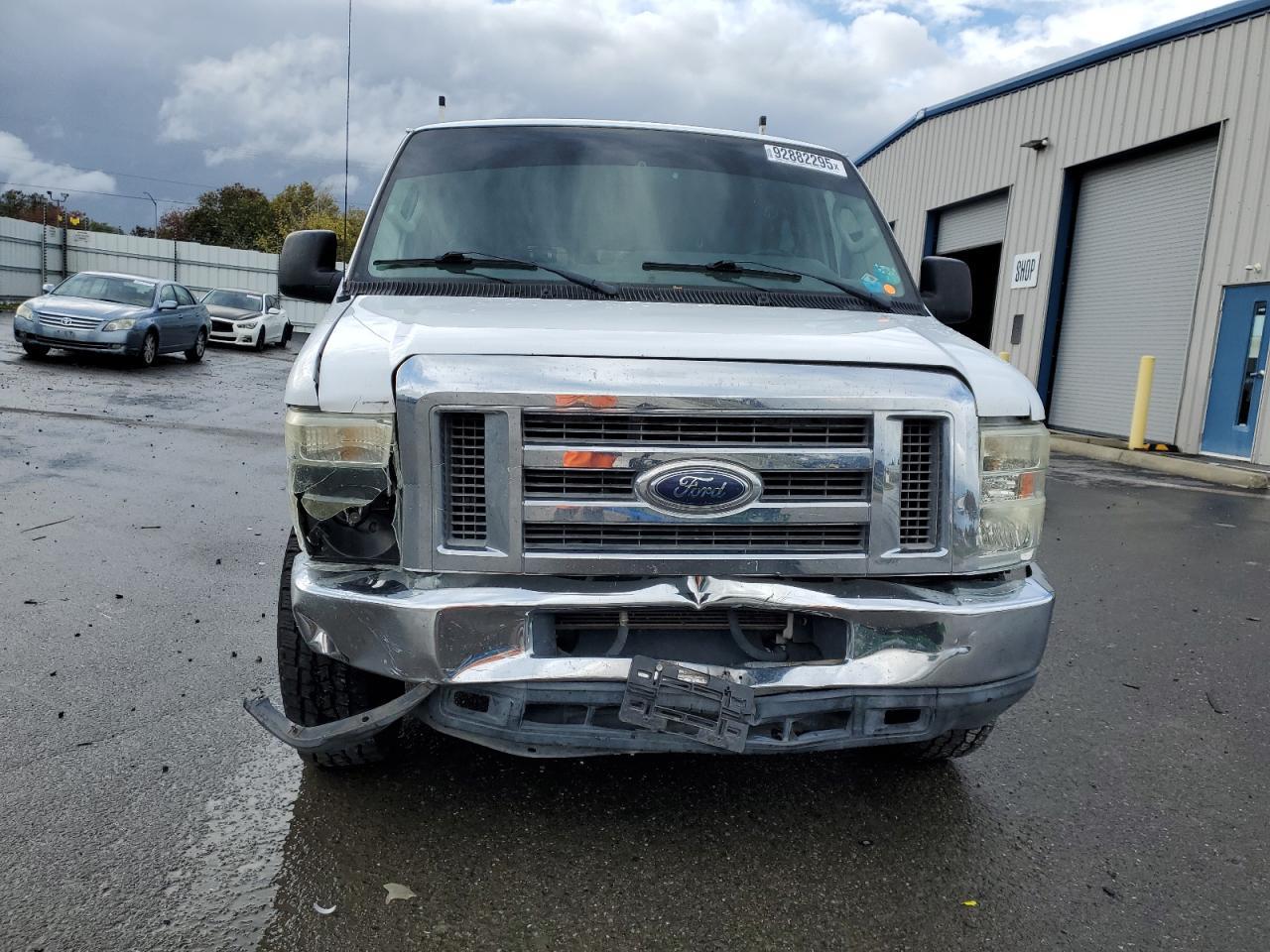 2011 Ford Econoline E350 Super Duty Wagon