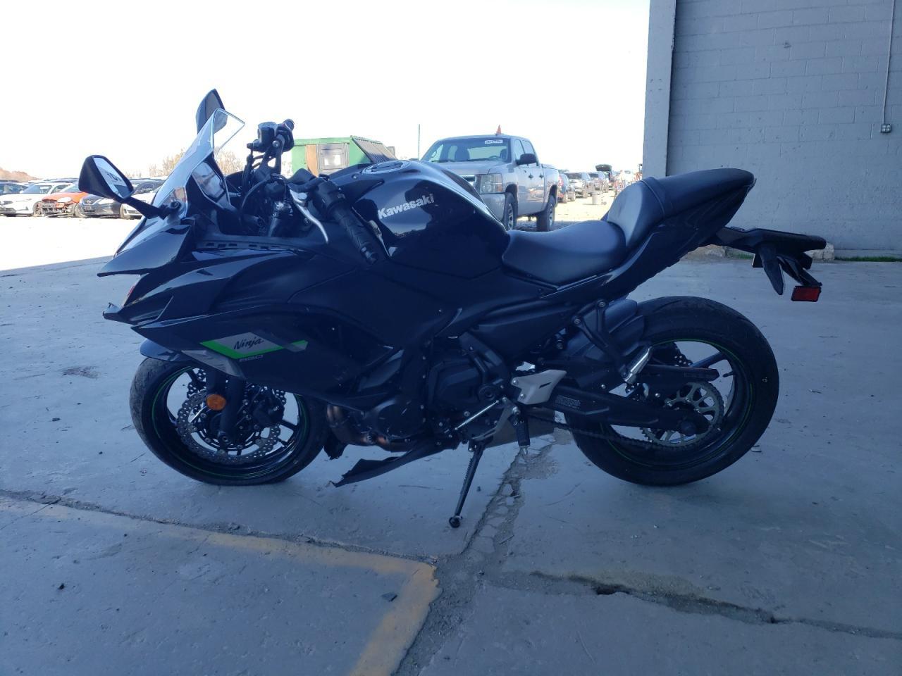 2025 Kawasaki EX650 R