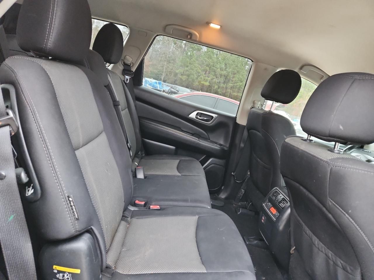 2018 Nissan Pathfinder s