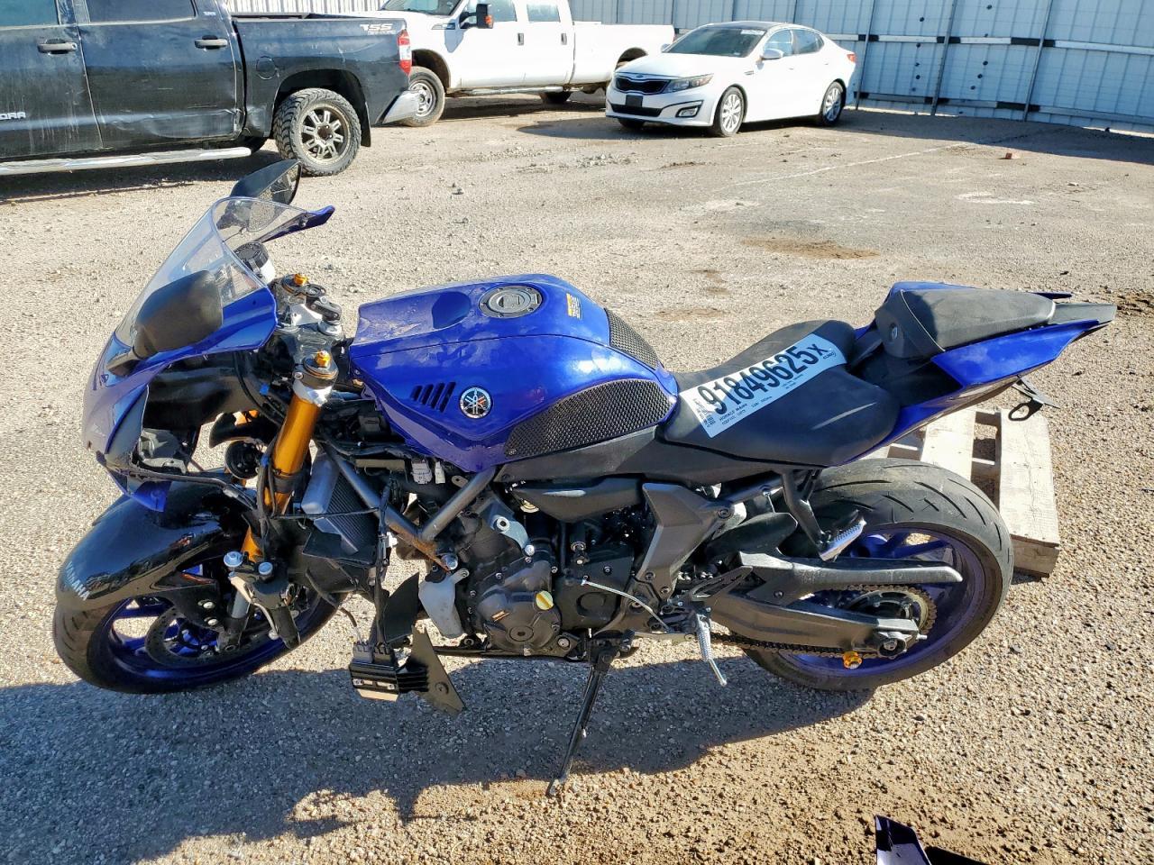 2025 Yamaha YZFR7