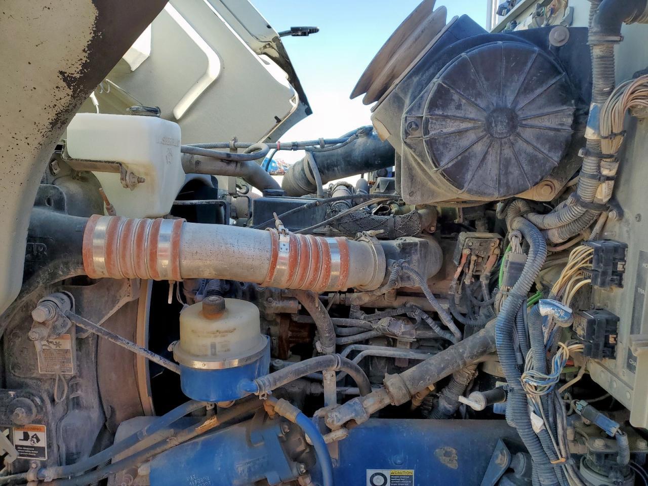 2015 Peterbilt 348 OIL Distributor Truck