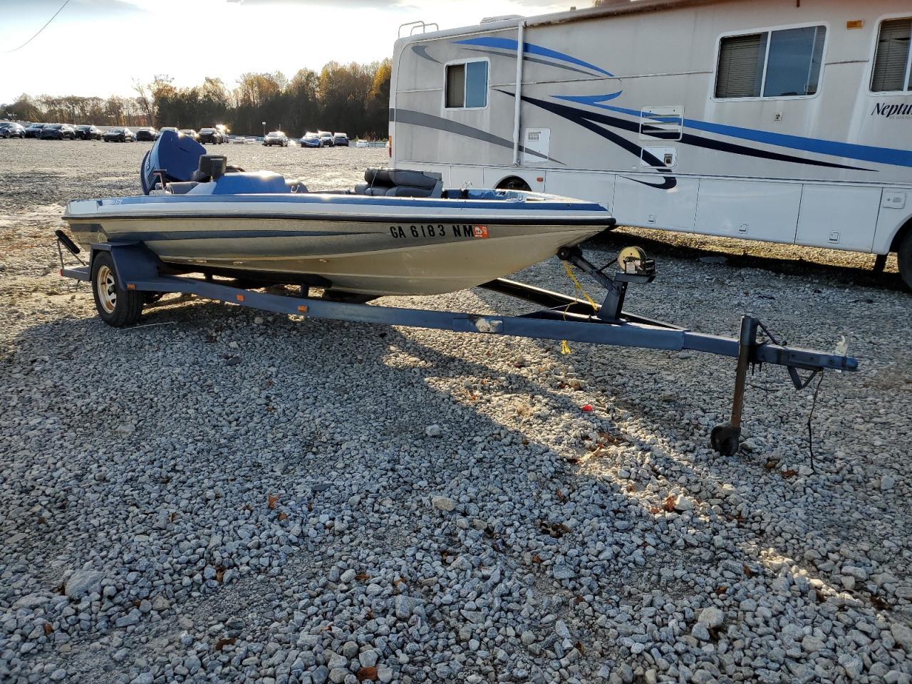 1986 Dyna Track 180 Boat