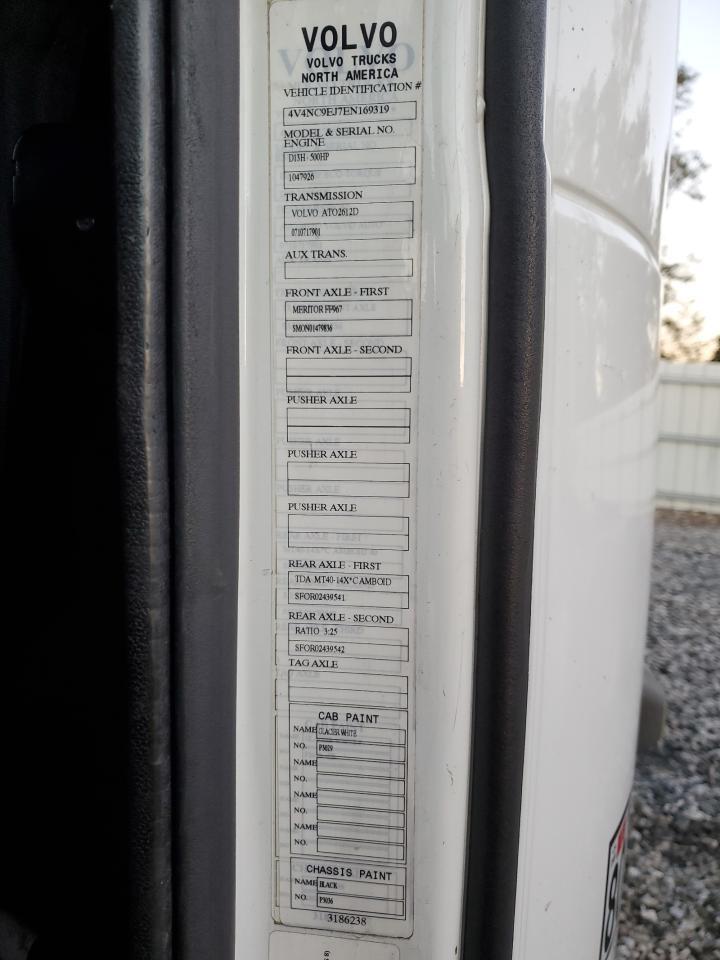 2014 Volvo VNL Semi Truck