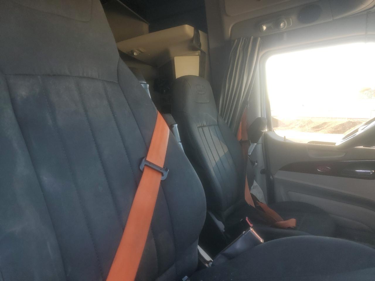 2020 Peterbilt 579 Semi Truck