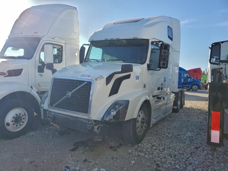2015 Volvo VNL Semi Truck