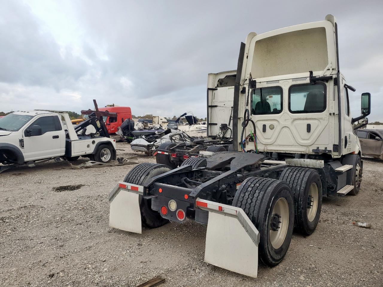 2019 Freightliner Cascadia 116 Semi Truck