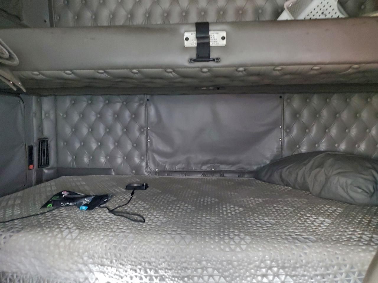 2007 Kenworth W900 Semi Truck