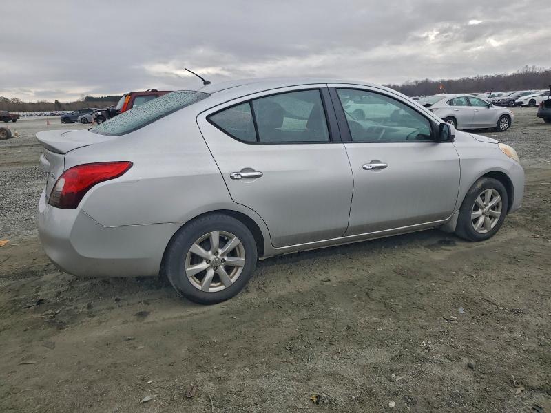 2013 Nissan Versa 1.6 s
