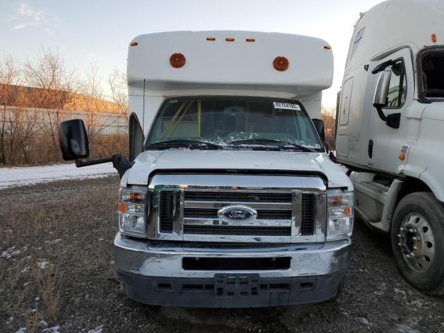 2023 Ford Econoline E450 Super Duty Cutaway Van