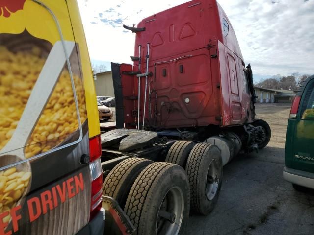 2020 Freightliner Cascadia 126