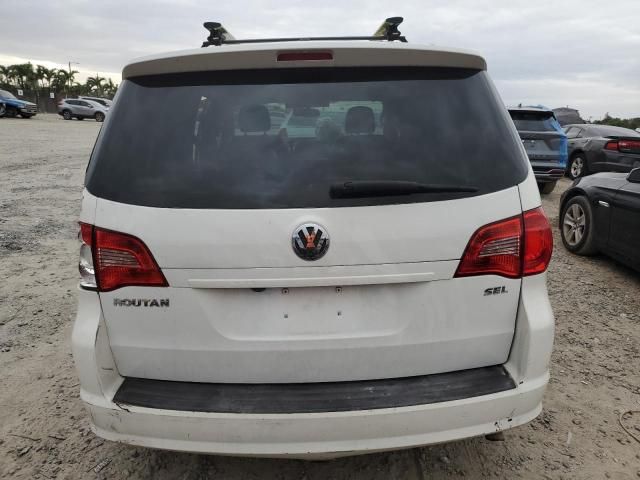 2011 Volkswagen Routan SE