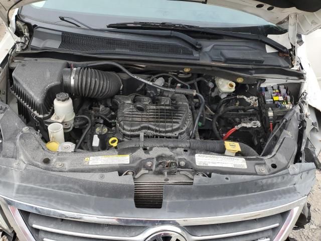 2011 Volkswagen Routan SE