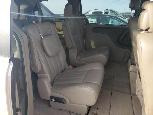 2014 Chrysler Town & Country Touring L