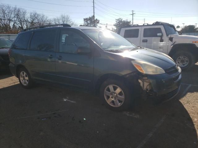 2004 Toyota Sienna CE