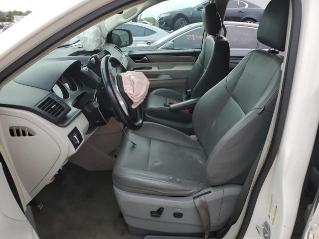 2011 Volkswagen Routan SE