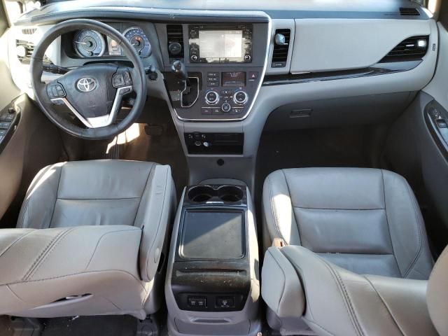 2018 Toyota Sienna XLE