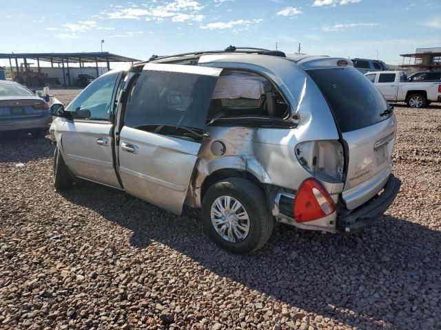 2005 Chrysler Town & Country LX