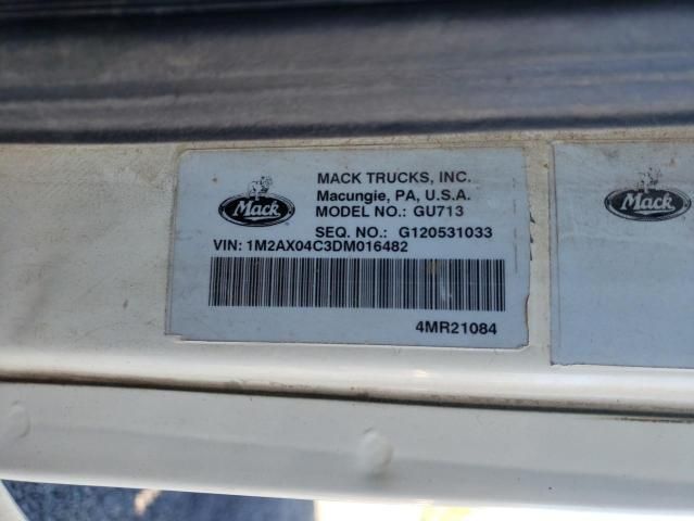 2013 Mack 700 GU700