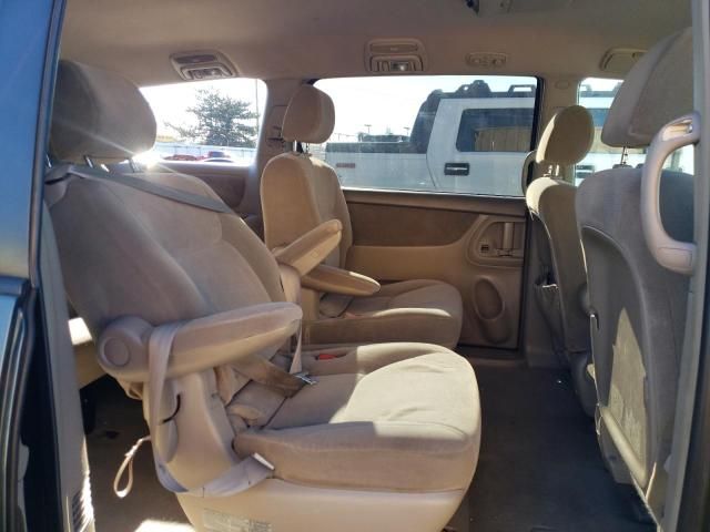 2004 Toyota Sienna CE