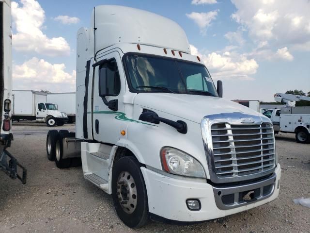 2014 Freightliner Cascadia 113