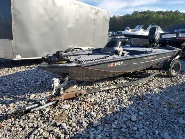 2014 Tracker Boat