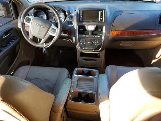 2014 Chrysler Town & Country Touring L