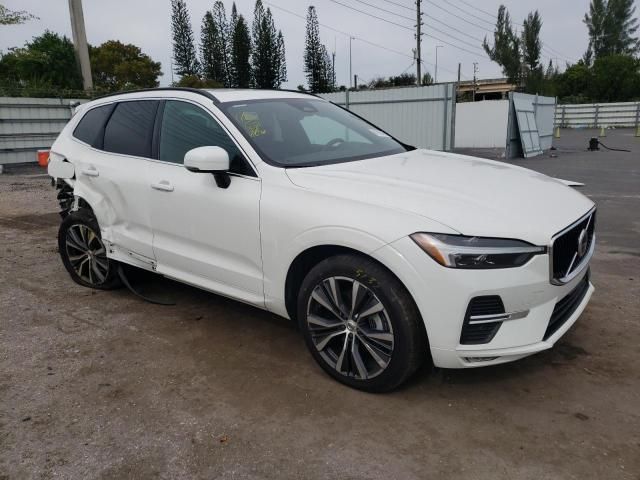 2022 Volvo XC60 B5 Momentum