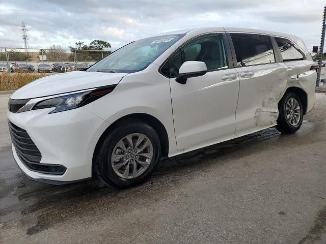 2024 Toyota Sienna LE