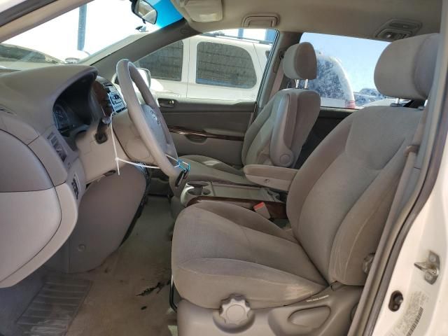 2004 Toyota Sienna CE