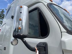 Vehiculos salvage en venta de Copart Homestead, FL: 2012 Freightliner Cascadia 125