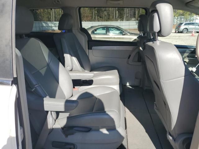 2011 Volkswagen Routan SE